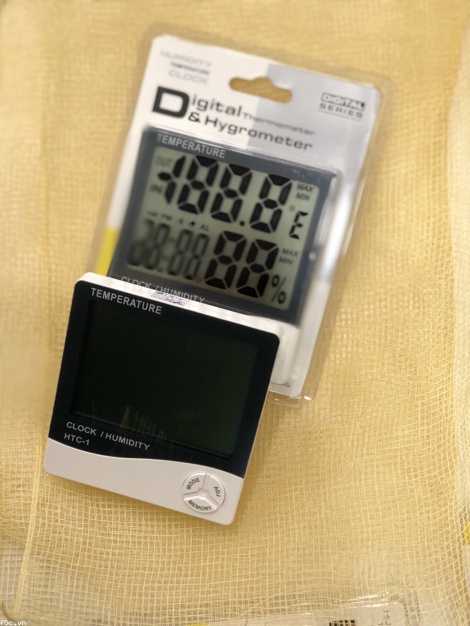Đồng hồ đo nhiệt độ, độ ẩm treo tường trong nhà HTC1