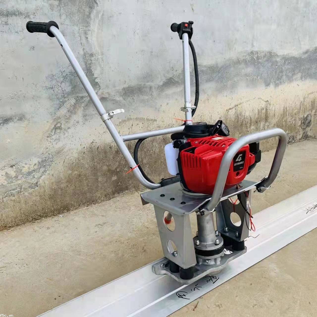 Máy Đầm Thước Chạy Xăng 2M