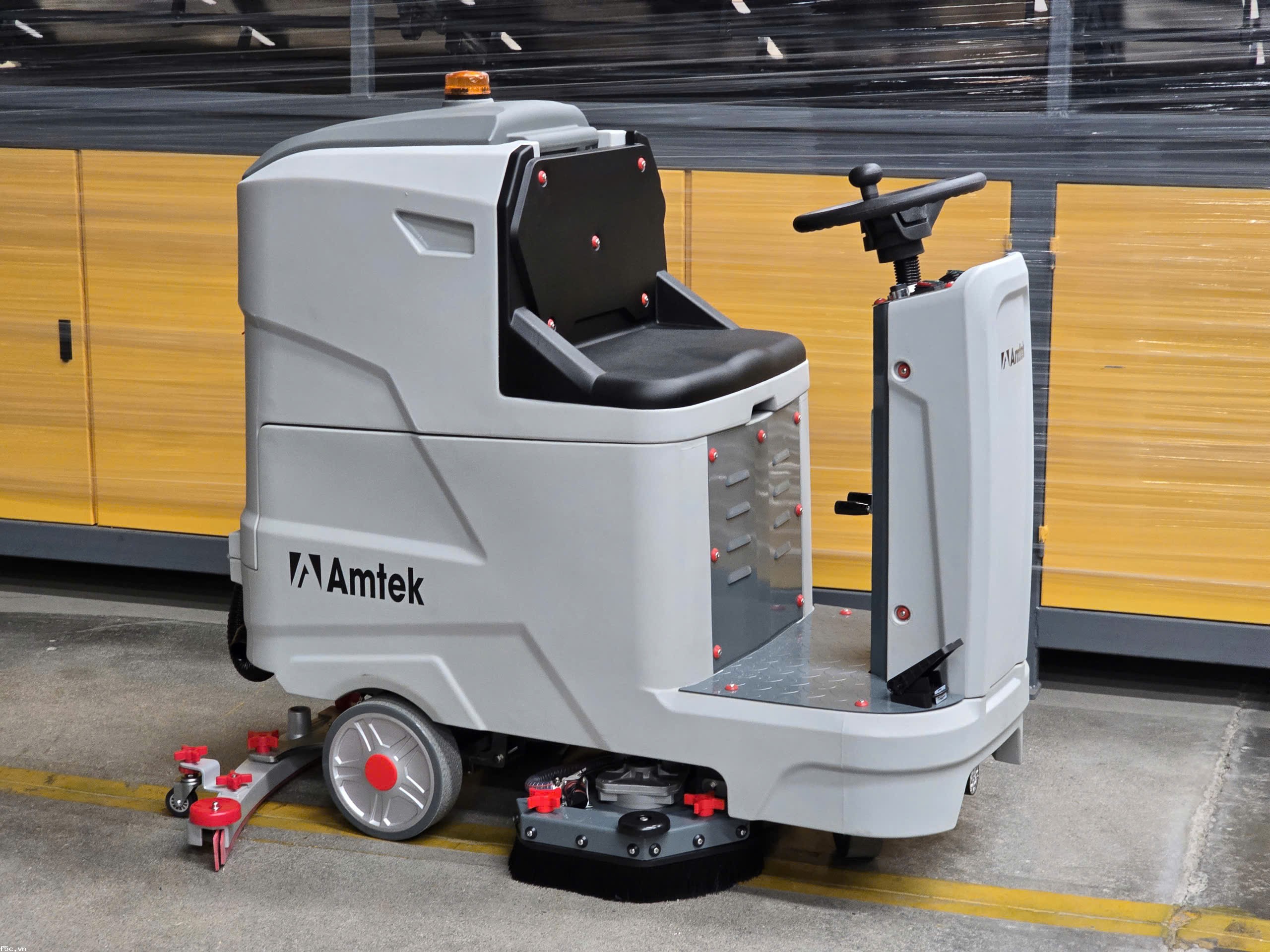 Máy chà sàn liên hợp ngồi lái AT-6W ( đã gồm acquy - sạc)