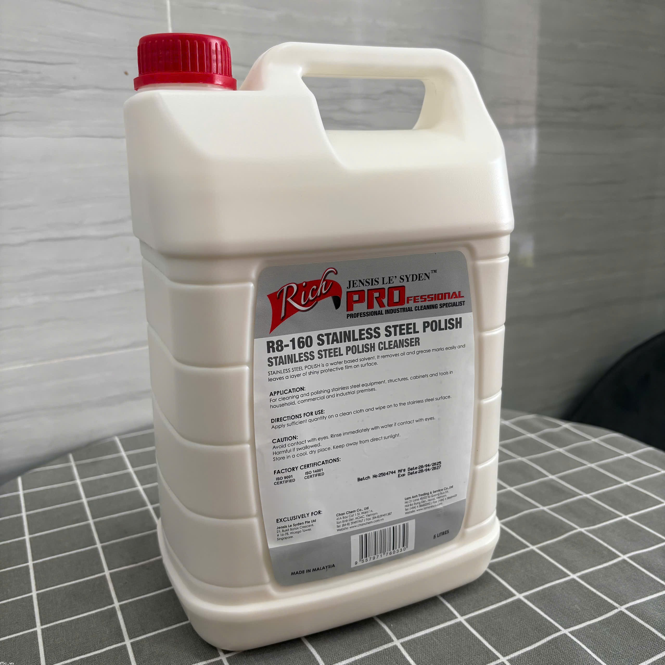 Dung dịch tẩy rỉ sét, đánh bóng và bảo dưỡng bề mặt inox, đồng, nhôm,... tạo lớp bảo dưỡng chống oxi hóa Richpro R8-160 Steel Brite