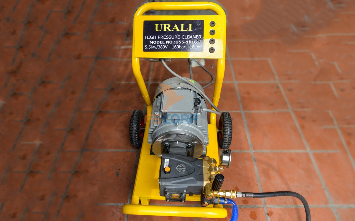 Máy phun xịt rửa xe áp lực cao Urali AR U55-1816