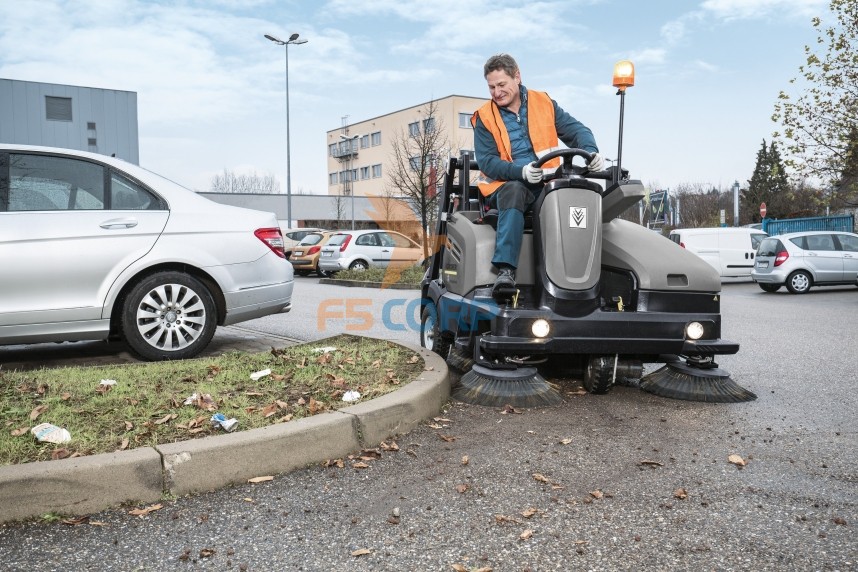 Máy quét Karcher KM 125/130 R D + KSSB (High dump)