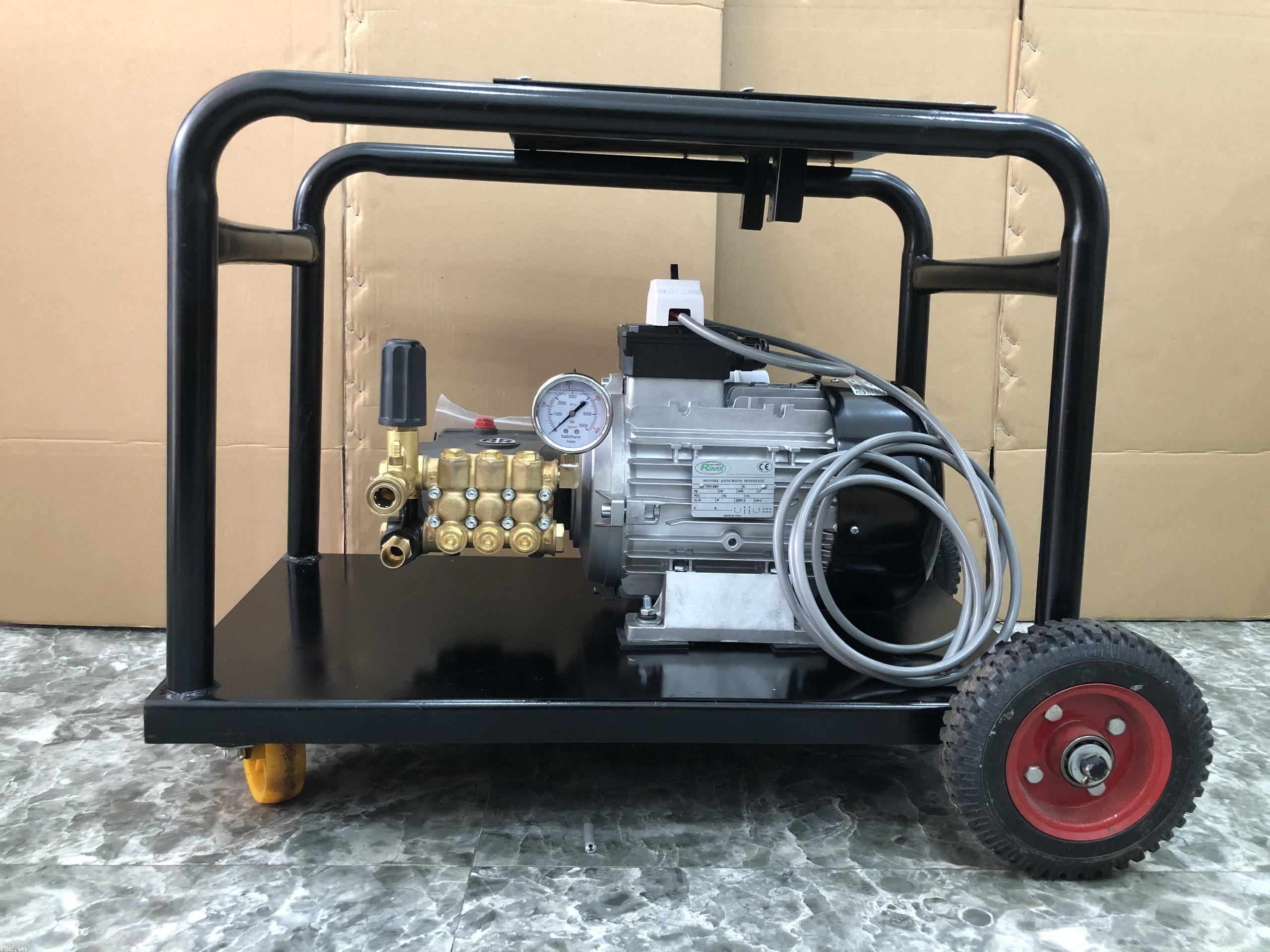 Máy phun xịt rửa xe áp lực cao Urali AR U30-1410 (Có khung, CB, lọc rác, dây nước)