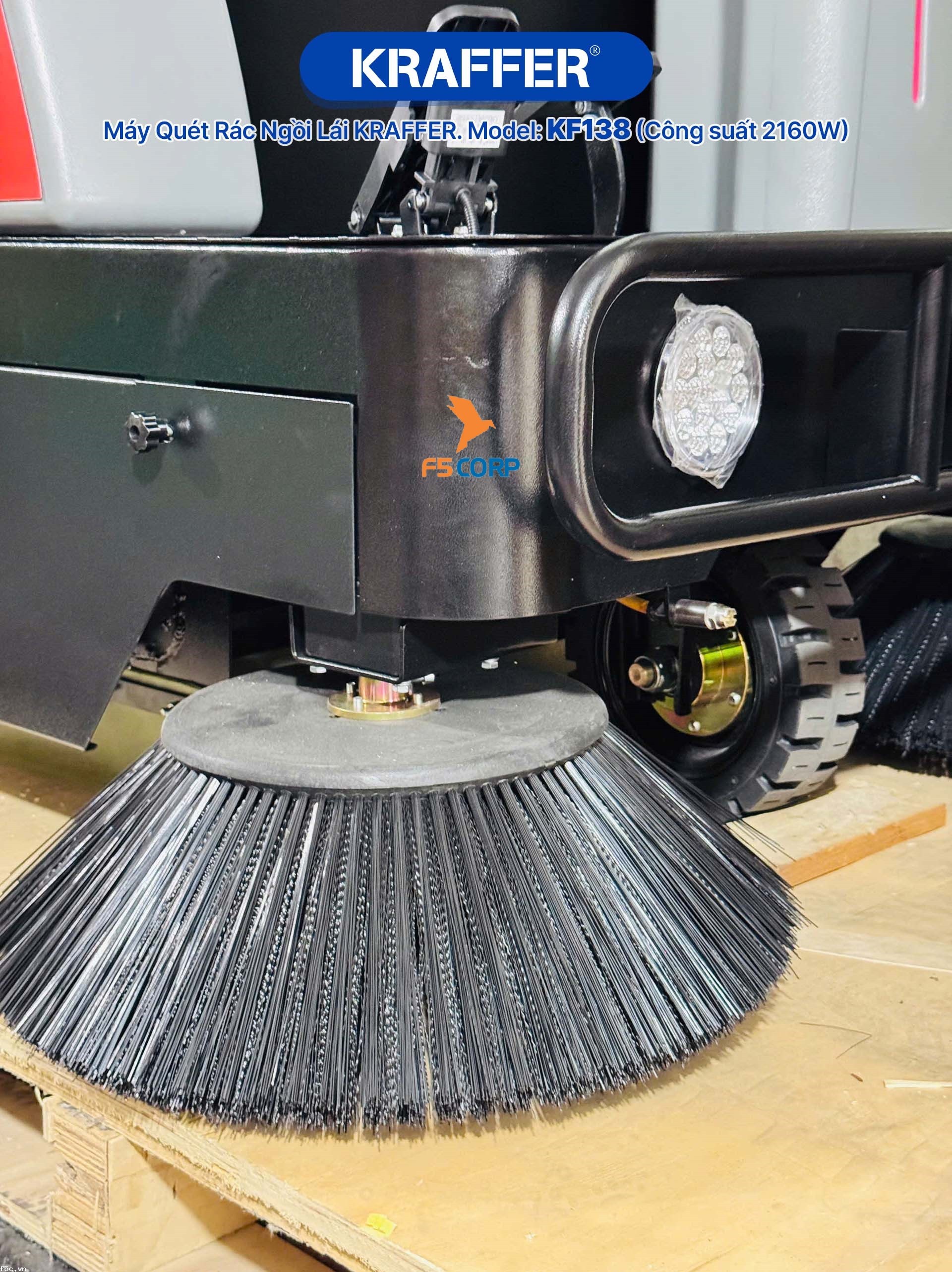 Máy quét rác ngồi lái KRAFFER KF138 (dùng bình)