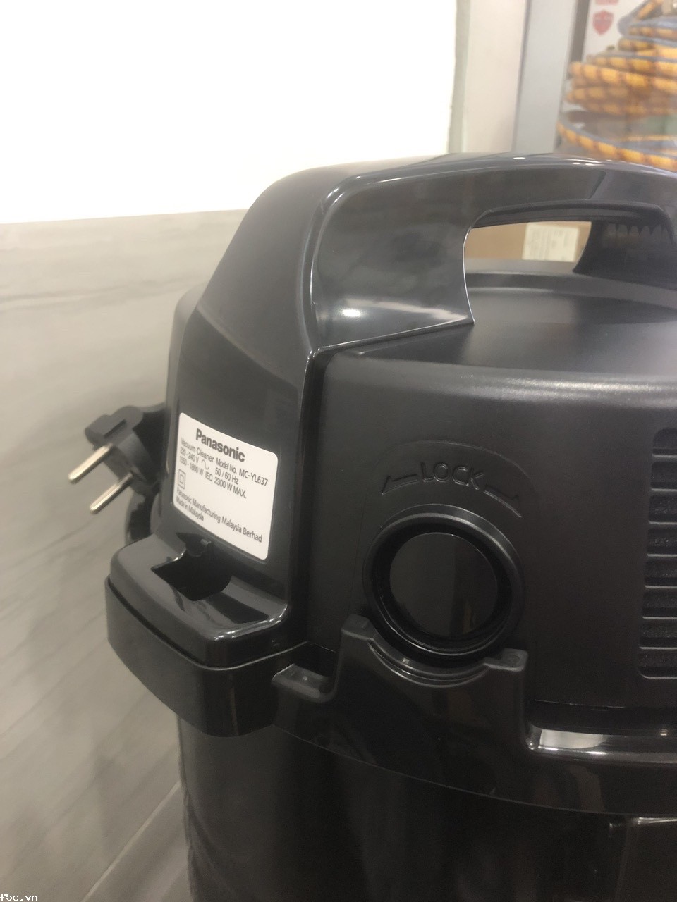 Máy hút bụi công nghiệp Panasonic MC-YL637SN49 