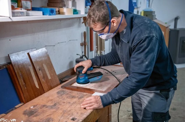 Bosch GEX 125-1 AE – Máy chà nhám nhỏ gọn công suất 250W