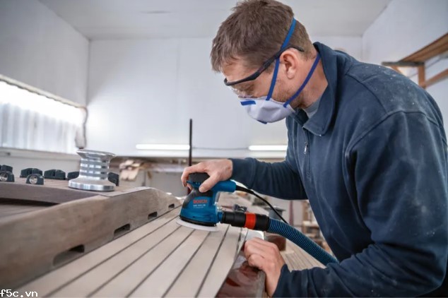 Bosch GEX 125-1 AE – Máy chà nhám nhỏ gọn công suất 250W