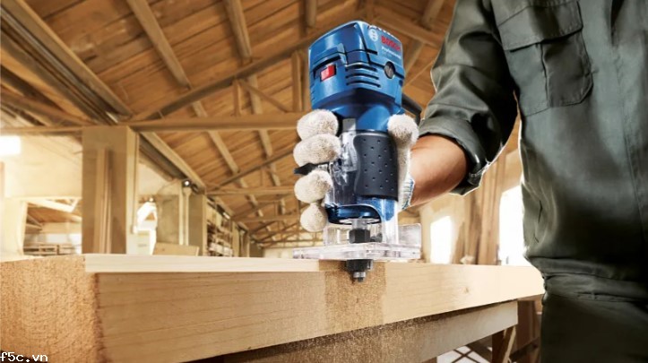 Bosch GKF 550 – Máy phay gỗ nhỏ gọn