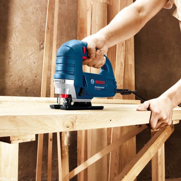 Bosch GST 8000E – Máy cưa lọng 710W, cắt sâu 80 mm gỗ