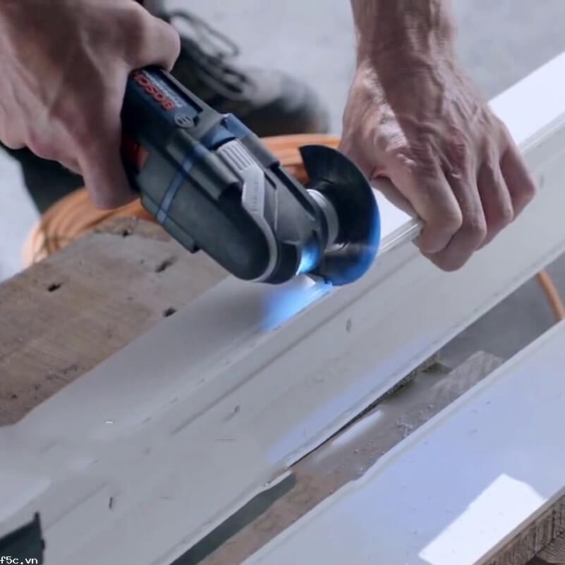 Bosch GOP 30-28 – Máy cắt đa năng 300W nhỏ gọn