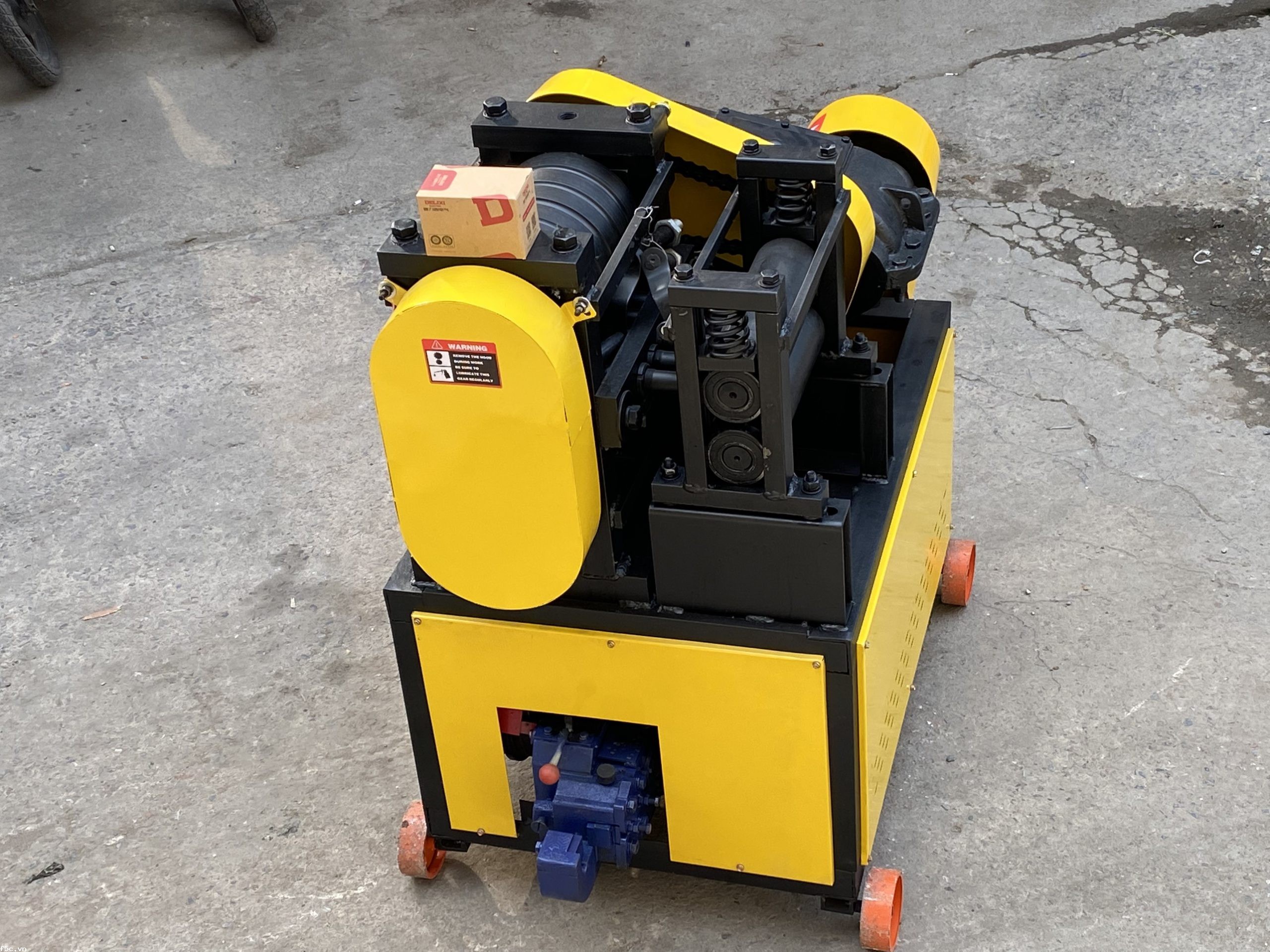 Máy duỗi cắt sắt phế liệu KL6-12C