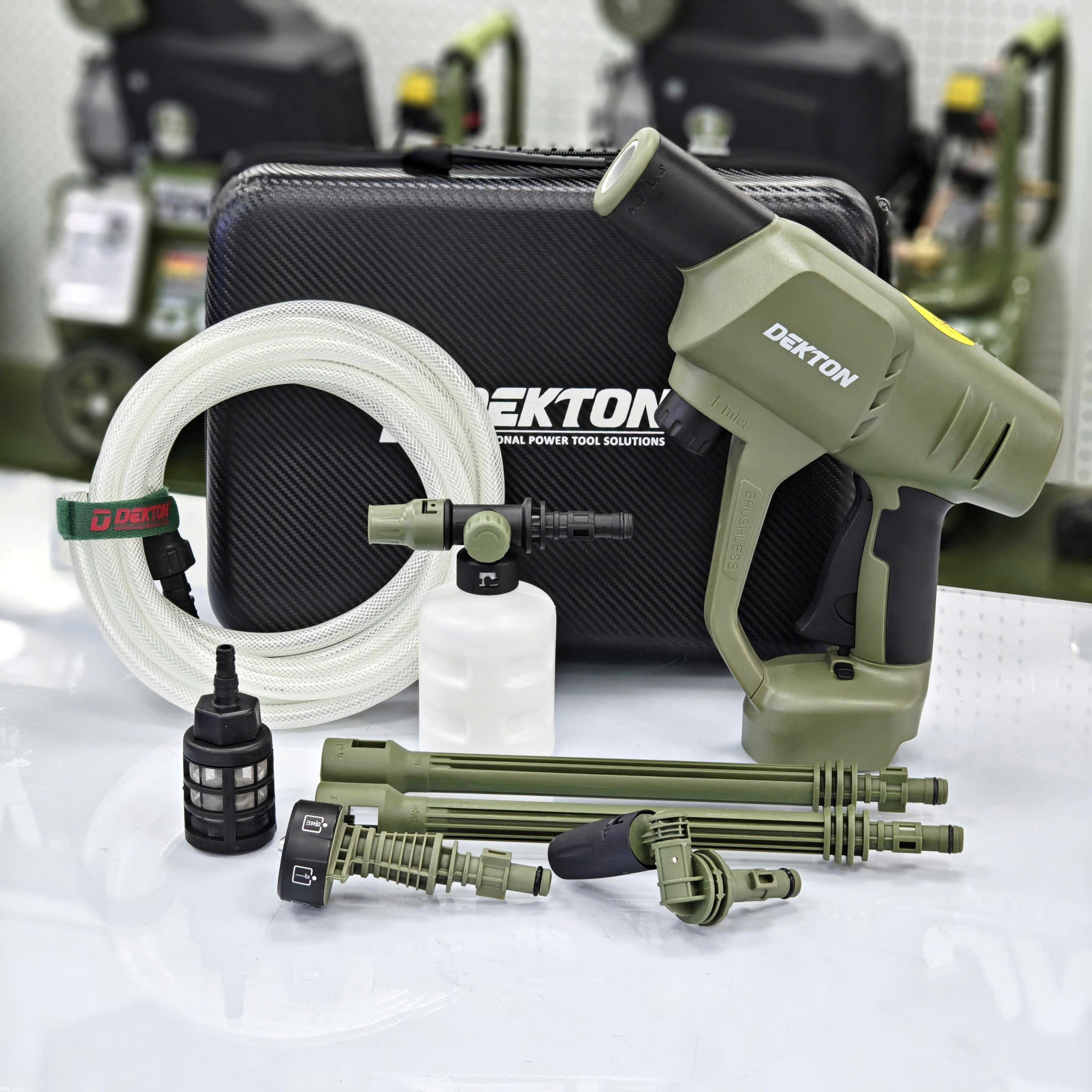 Máy rửa xe dùng Pin Dekton M21-SRX1406XPROMAX